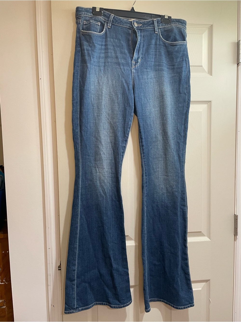 L'AGENCE wide leg Flare Jeans - Mid Blue Wash